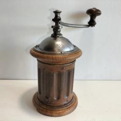 MOULIN A CAFE VINTAGE PEUGEOT / ( poivre )