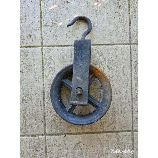 ANCIENNE & GROSSE POULIE � CHAINE en FONTE