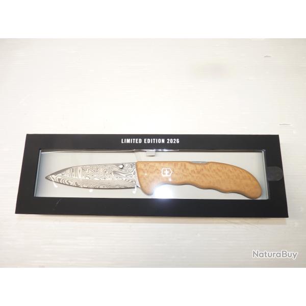 COUTEAU VICTORINOX Evoke Wood Damast Limited Edition 2026