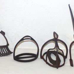 LOT DE 3 ETRIERS & 1 EPERON XVIII&deg; / XIX&deg;