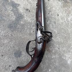 Pistolet silex double canon &agrave; Identifier