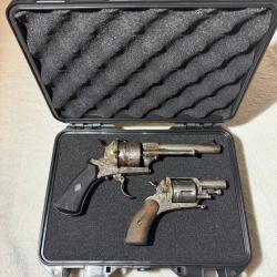 Lot de 2 anciens revolvers &agrave; broche type Lefaucheux - XIXe si&egrave;cle - armes de collection
