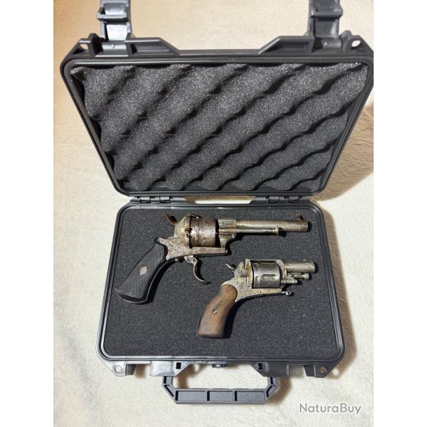 Lot de 2 anciens revolvers � broche type Lefaucheux - XIXe si�cle - armes de collection