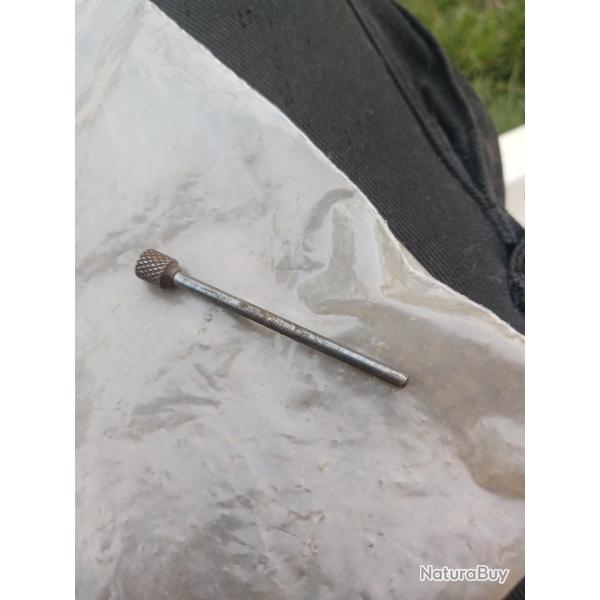 Tige extracteur de munitions revolver