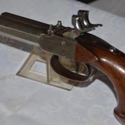 JOLIS  pistolet de voyage &agrave; percussion double canons damas.