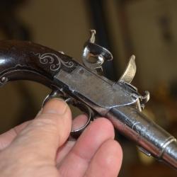 A MONTPELLIER Superbe pistolet &agrave; silex, Carosse, Magnifique CROSSE  tete