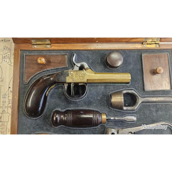 Coffret Francotte contenant un pistolet double en bronze.