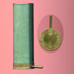Cal. 4 &agrave; broche - RARE - marquage en relief :  FABRIQUE G A PARIS - tube carton vert 82.7 mm