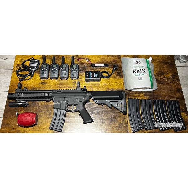 Replique airsoft M4 ATM Lightweight + accessoires et casque �quip�