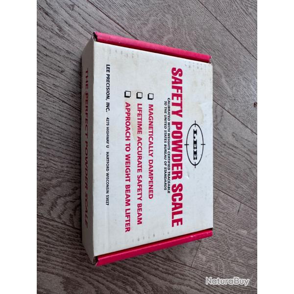 Balance � fl�au Lee Safety powder scale
