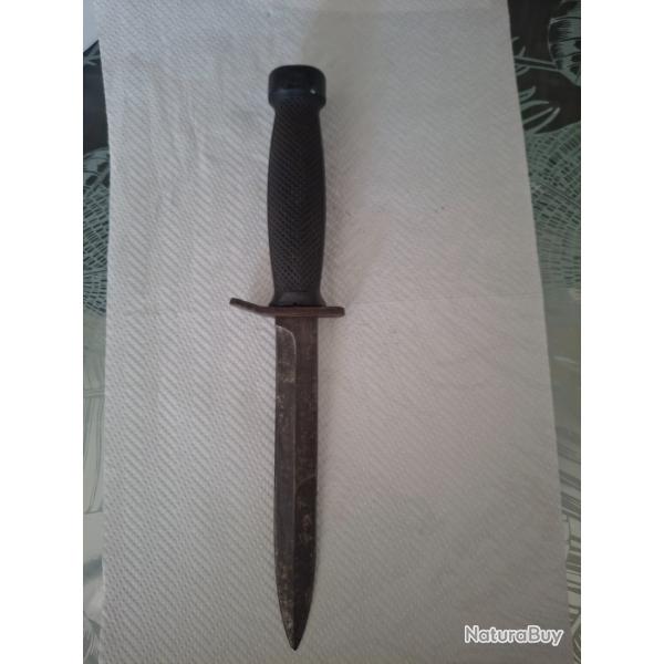 Ancien Couteau ou ba�onnette de combat � definir