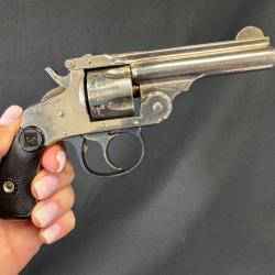 TR&Egrave;S BEAU REVOLVER HARRINGTON RICHARDSON MOD&Egrave;LE 1er, 5eme variation num&eacute;ro de s&eacute;rie 1049