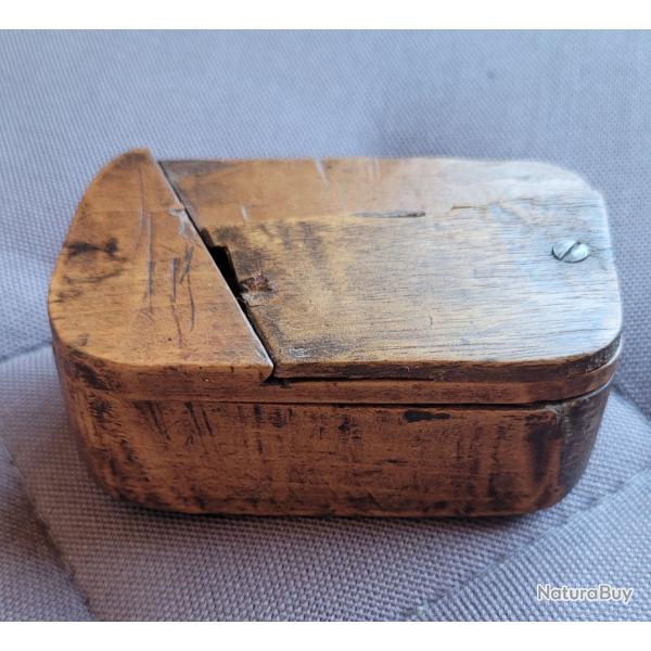 Militaria * Artisanat de tranch�es WW1 * Bo�te � tabac ou � priser *