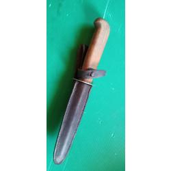 POIGNARD  COUTROT  NO1  C.V  .   POIGNARD  MILITAIRE  WW1  . AVEC SON FOURREAU CUIR  .