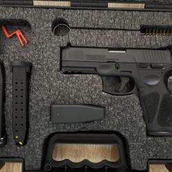 Taurus 9mm avec trois chargeurs