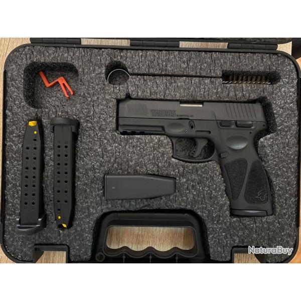Taurus 9mm avec trois chargeurs
