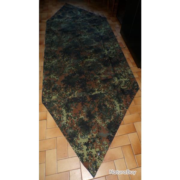 1/2 TOILE DE TENTE DE L'ARMEE ALLEMANDE EPOQUE APRES GUERRE , 2 SOLDATS AVAIENT CHACUN UN 1/2 DE TEN