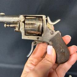BULLDOG FABRICATION BELGE cal. 320 num&eacute;ro de s&eacute;rie E85