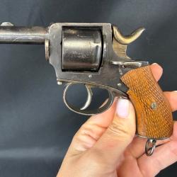BULLDOG FABRICATION BELGE cal.320 num&eacute;ro de s&eacute;rie E102