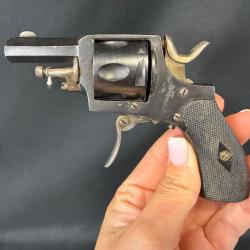 BULLDOG FABRICATION BELGE cal.320 num&eacute;ro de s&eacute;rie E81