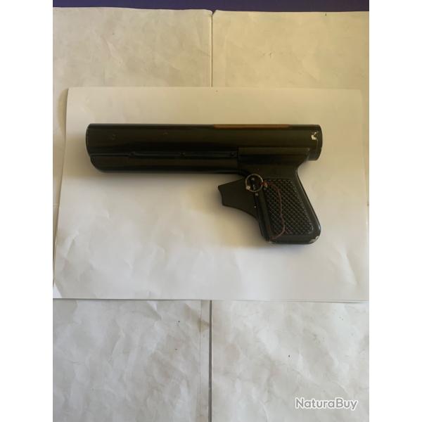 Pistolet extincteur ��n�ant feu�� ann�e 40/50