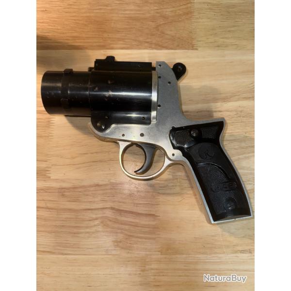 PISTOLET LANCE FUSEES FRANCAIS AVIATION  L.X.T MAB 40 MM MODELE 58