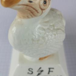 Lot SPECIAL FORCE, Ile MAURICE.1993. 1 statuette-1 cravate.