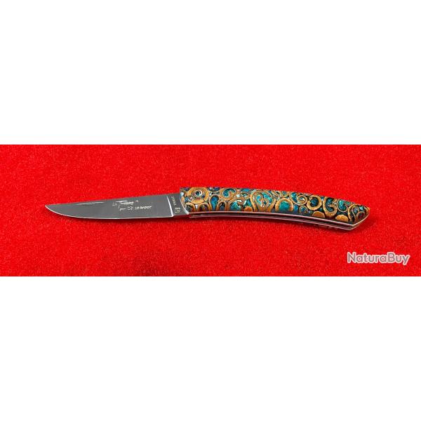 Couteau LE THIERS par la COUTELLERIE LE SABOT 63300 THIERS PLEIN MANCHE R�SINE BLEUE CANELLE, 12 cm.