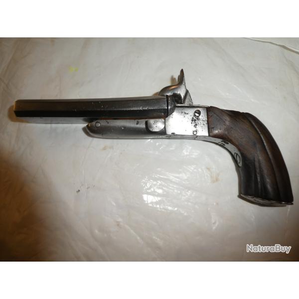 petit pistolet juxtapos� a broches cal 9mm