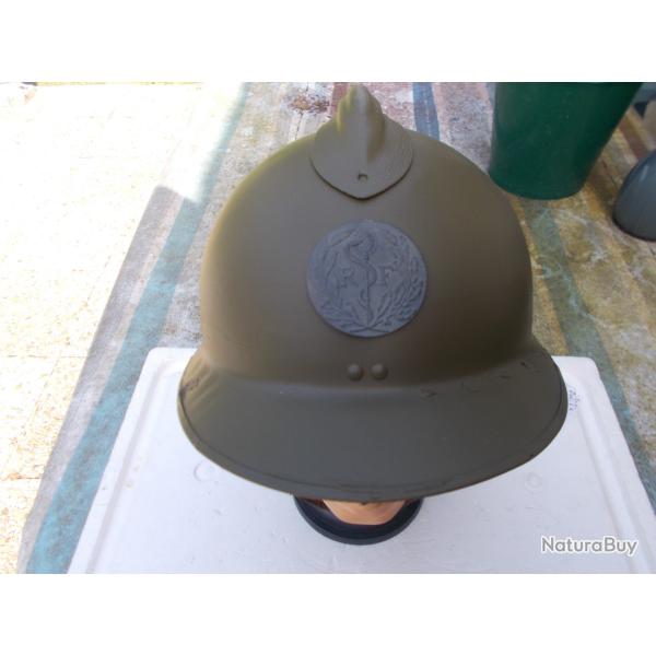 casque adrian WWI , m�decin, avec sa jugulaire,(manque int�rieur)  en tres  bon �tat!!