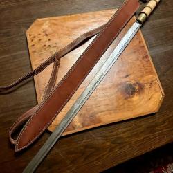 Ep&eacute;e type Katana - Pi&egrave;ce unique sur mesure - Damas - Gaine cuir