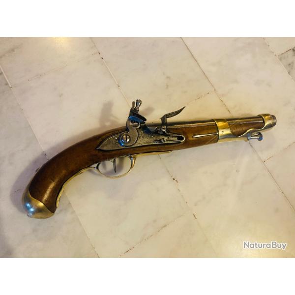 Pistolet  de cavalerie dragon r�volutionnaire � silex  mod 1863/66 manufacture de Libreville.