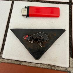 Spa 62. Aviation  WW1. Bel insigne  . Fixe sur un coin en acier. Coin de cadre .