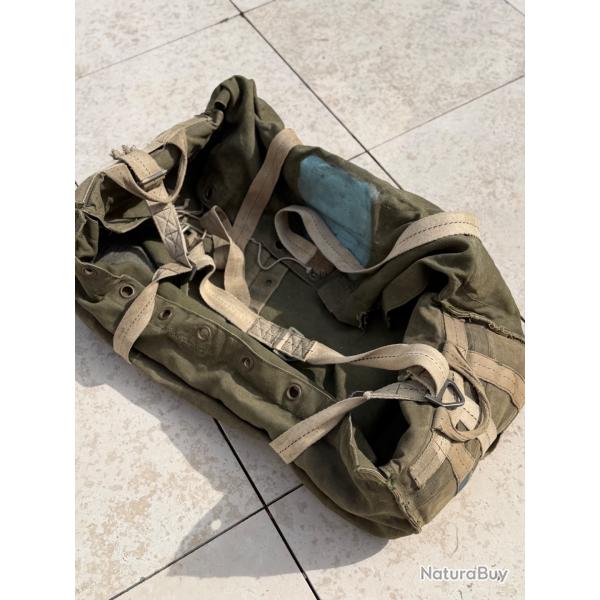 Superbe container de Parachutage Anglais ou Am�ricain . En forte toile .