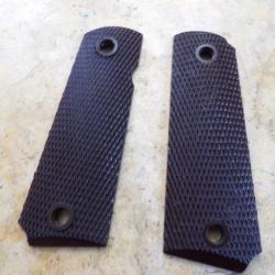 paire plaquettes d'origine ww2 colt 1911A1 teinte identique seconde guerre plastifi&eacute;es