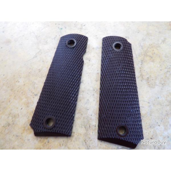 paire plaquettes d'origine ww2 colt 1911A1 teinte identique seconde guerre plastifi�es