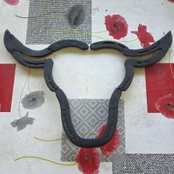 T&Ecirc;TE DE TORO FABRIQU&Eacute;E AVEC D'ANCIENS FERS A CHEVAL
