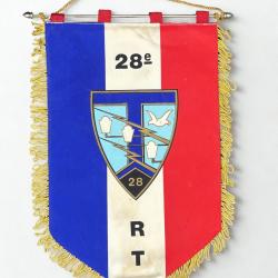 (107.012) Fanion du 28e RT