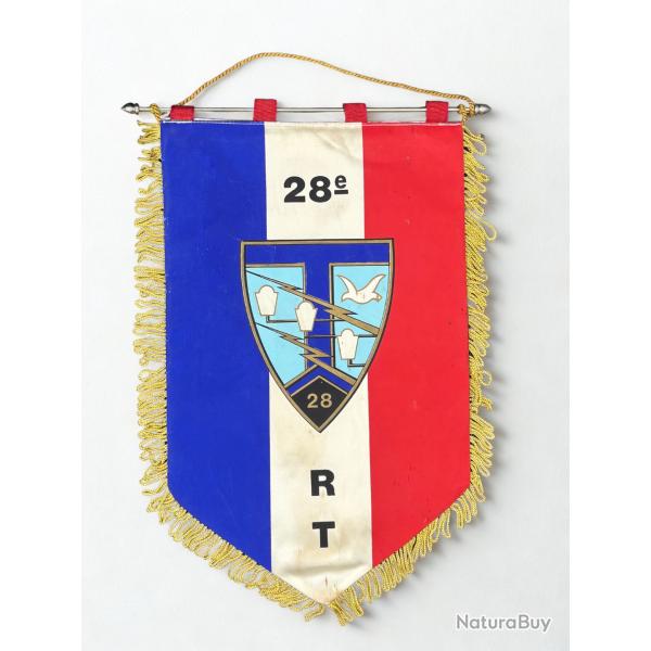 (107.012) Fanion du 28e RT