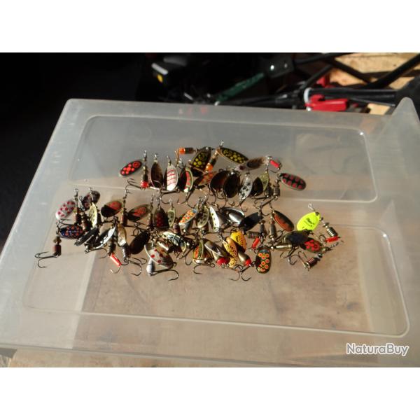 Vends lot 40 cuillers truite MEPPS tr�s bon �tat , tailles 1, 2, 3