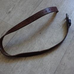 Lani&egrave;re en cuir. Brelage, paquetage sac &agrave; dos. L du cuir : 68 cm