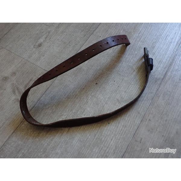 Lani�re en cuir. Brelage, paquetage sac � dos. L du cuir : 68 cm
