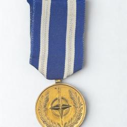 (132.001) M&eacute;daille de l'Otan pour Non-Article 5 pour la Fias