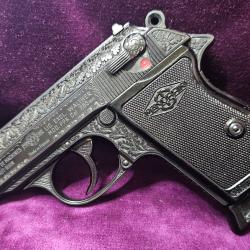 Pistolet Manurhin Walther PPK grav&eacute; int&eacute;gralement calibre 7,65 Browning - Ann&eacute;es 1960 - Cat&eacute;gorie B