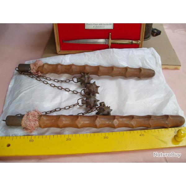 2 ANCIENS FLEAU D'ARME MEDIEVAL. .(REPRODUCTION).
