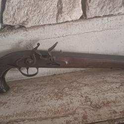 Pistolet a silex americaine modele Kentucky 44 a poudre noire pour dec&ograve; n 1