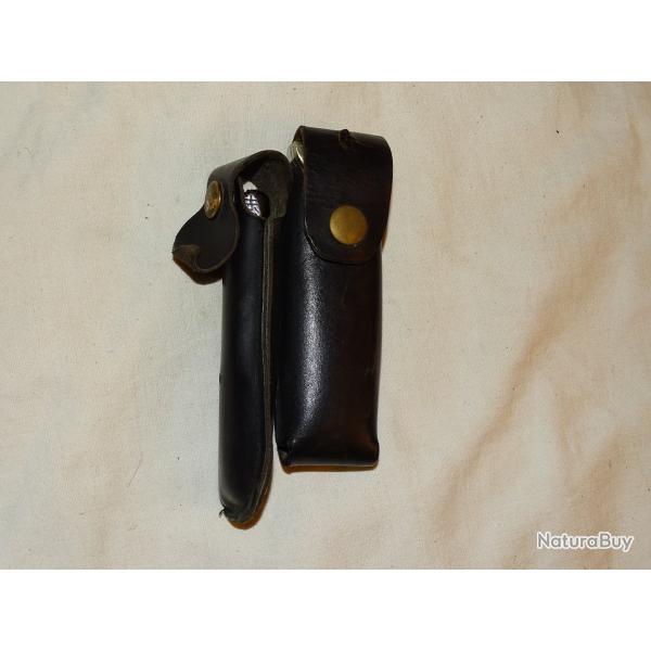 Etui en cuir pour 2 couteaux diff�rents