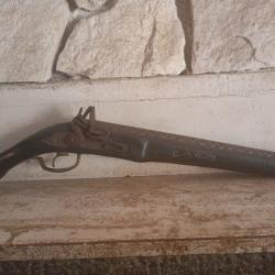 Pistolet  arabe afganistane de traite a silex d ' arcon , inposant canon belle piece