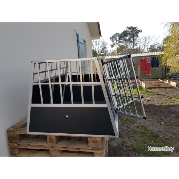Cage de transport "double" pour chiens.