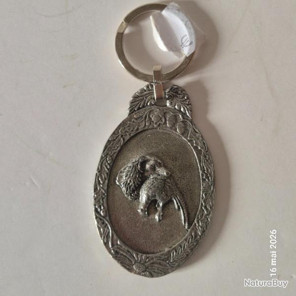 porte clefs en �tain massif, fait France, t�te d' �pagneul et faisan